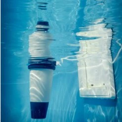 GRE Blue Connect Go - Intelligenter Wasseranalysator -Pool-Chlor-Shop BlueConnect GRE Vollbild unter Wasser 1280x1280