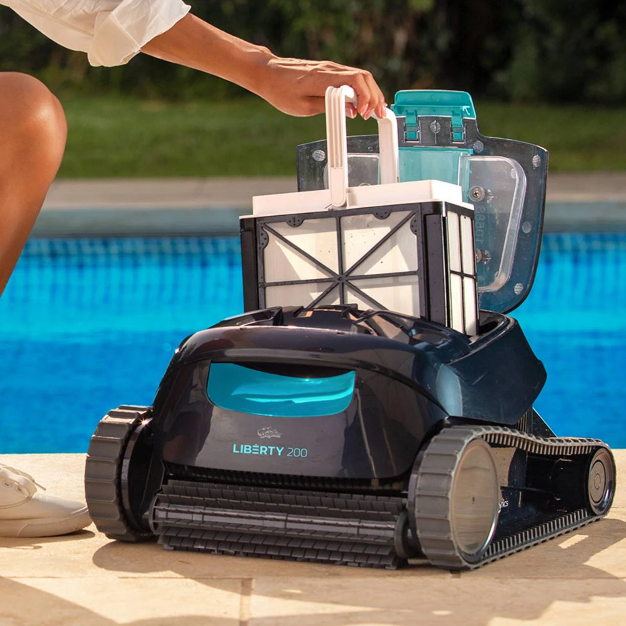 Akku Poolroboter Dolphin LIBERTY 200 - Wand- Und Bodenreiniger 9 Akku Poolroboter Dolphin LIBERTY 200 - Wand- Und Bodenreiniger – Bild 7